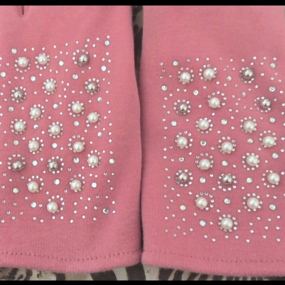 Pretty In Pink Touchscreen Fleece Lined Pearl Gloves - Picture 6 of 8